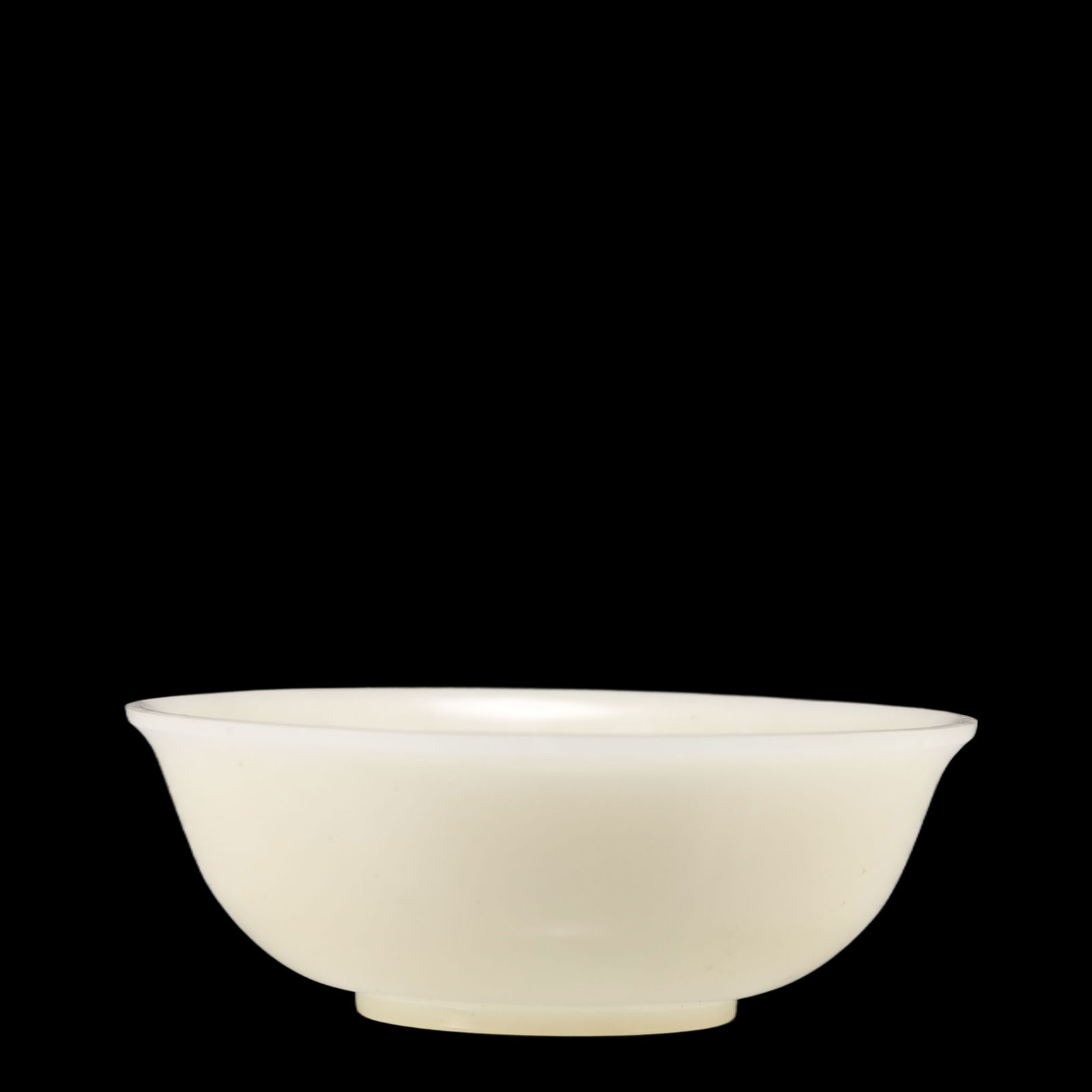 An Exquisite White Jade Bowl: An Exquisite White Jade Bowl, Qing Dynasty, China, Qianlong Four-character Mark, Size:4.5inx1.7in, Weight:170g 