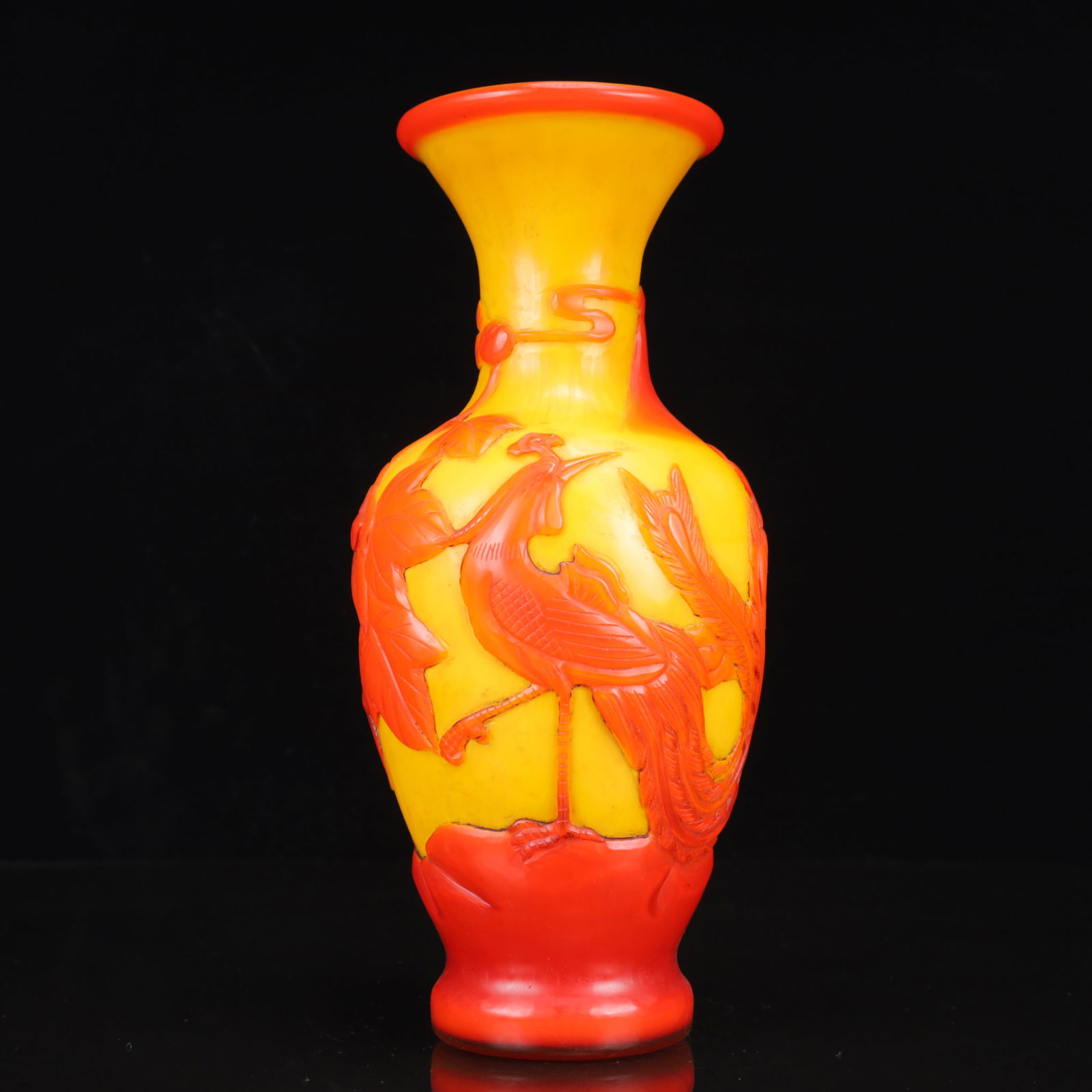 An Exquisite Glass Flower and Bird Pattern Vase: An Exquisite Glass Flower and Bird Pattern Vase,Qing Dynasty, China,Qianlong Four-character Mark,Size:4.7inx11in, Weight:1650g 