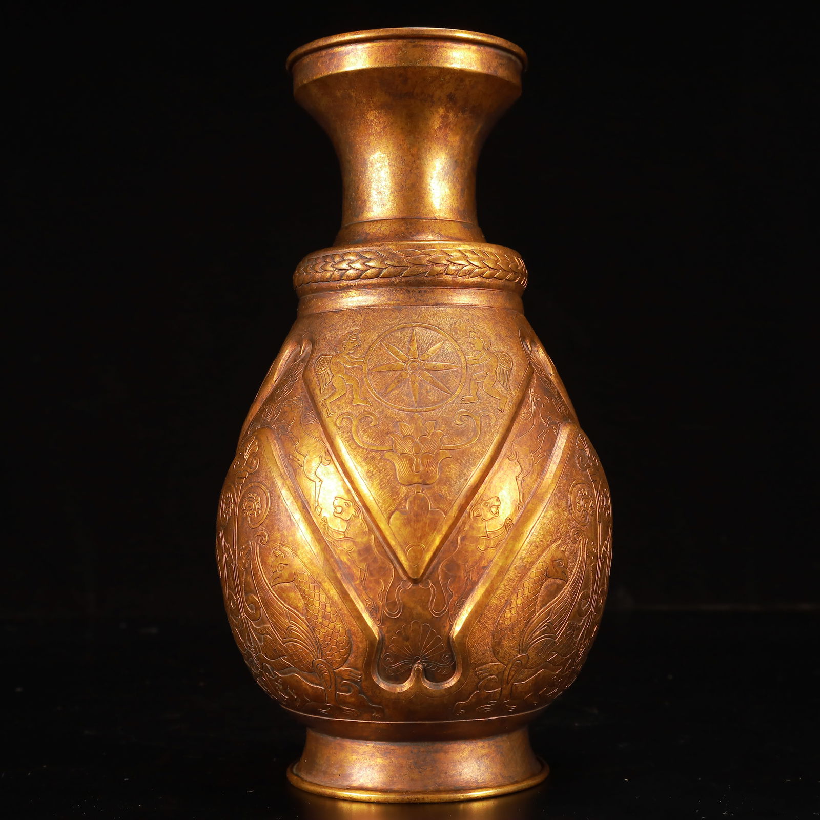 An Exquisite Gilt Bronze Beast Pattern Vase - 4