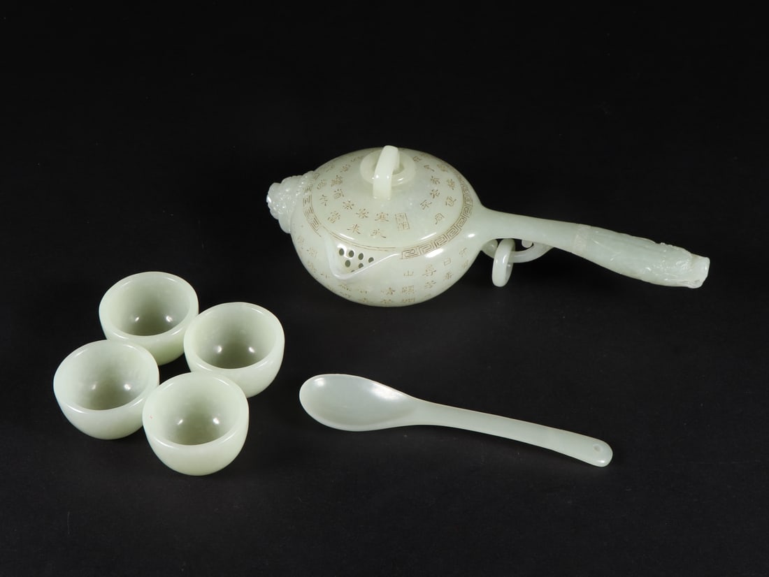 A Set of Fine White Jade Poem Pot,with Four Cups and Spoon: A Set of Fine White Jade Poem Pot,with Four Cups and Spoon,Qing Dynasty,China,With Mark,Size:(Pot)6.5inx3.2inx2.1in,(Cup)1.4inx0.9in,(Spoon)4.3in,Weight:270g 