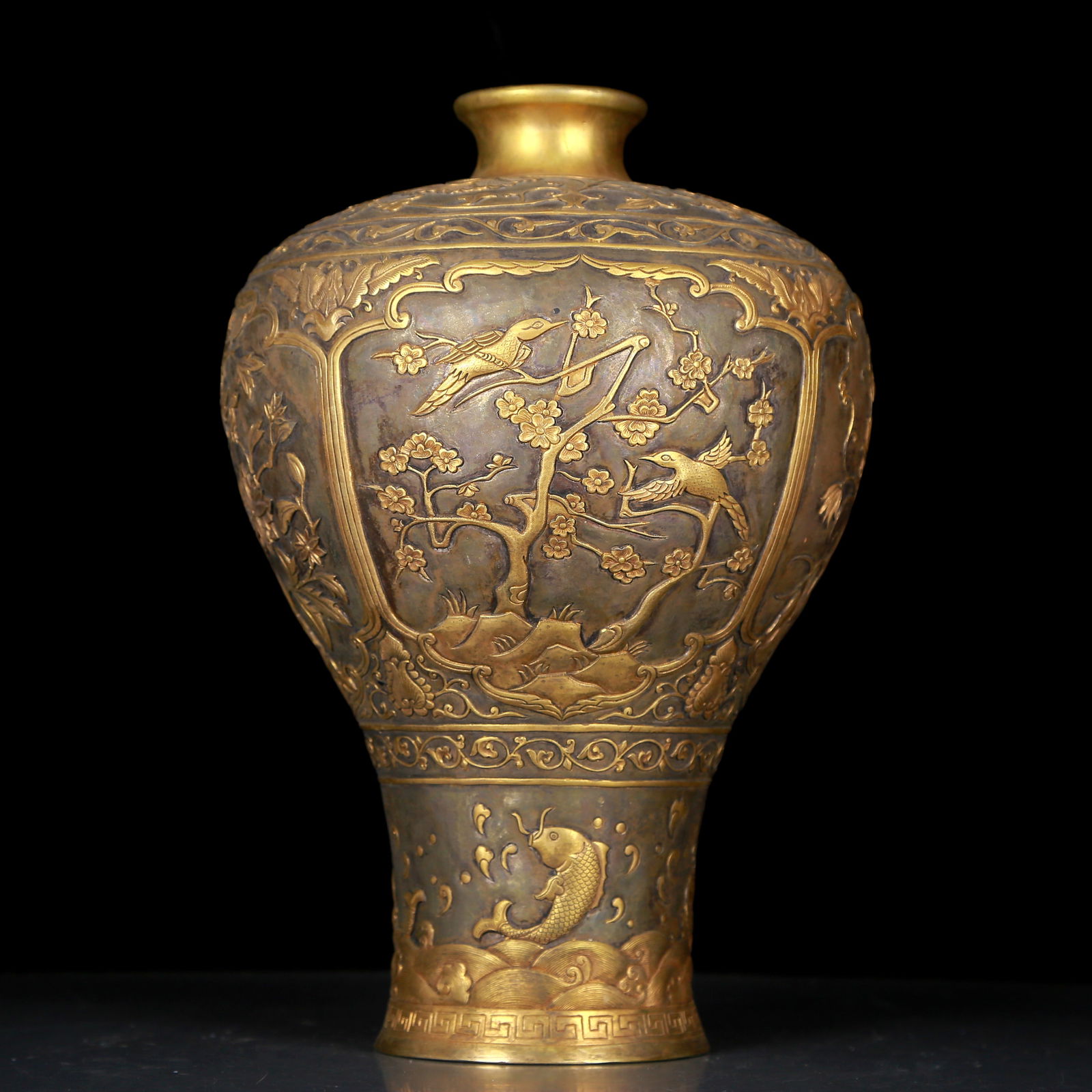 A Rare Gilt Silver Flower Pattern Vase: A Rare Gilt Silver Flower Pattern Vase,Qing Dynasty, China ,Size:7.9inx13in ,Weight:1930g 银鎏金花卉纹瓶，清代