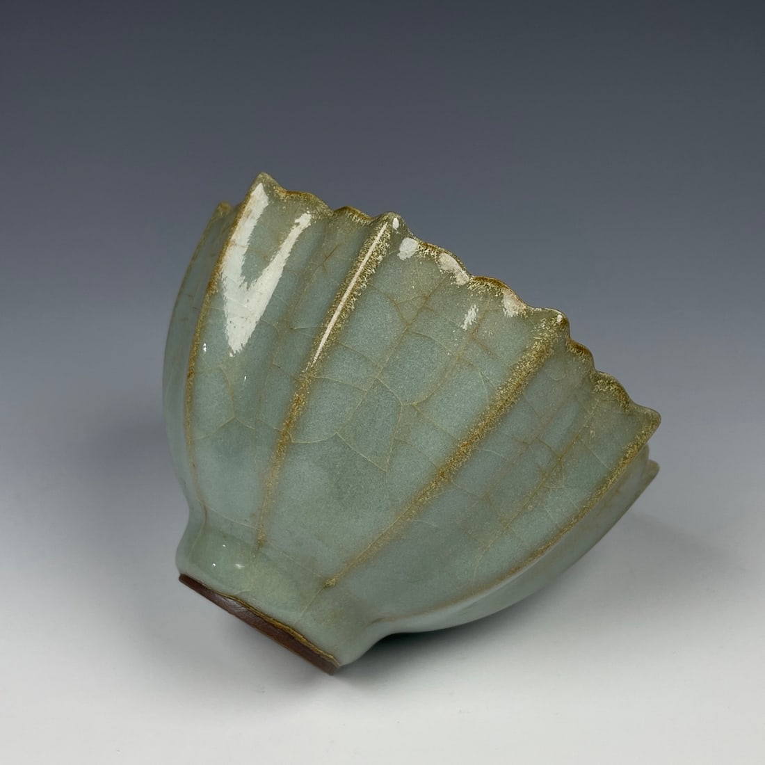 An Exquisite Guan yao Cup - 8