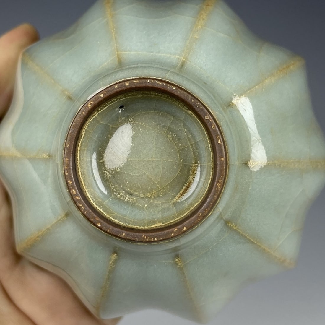 An Exquisite Guan yao Cup - 9