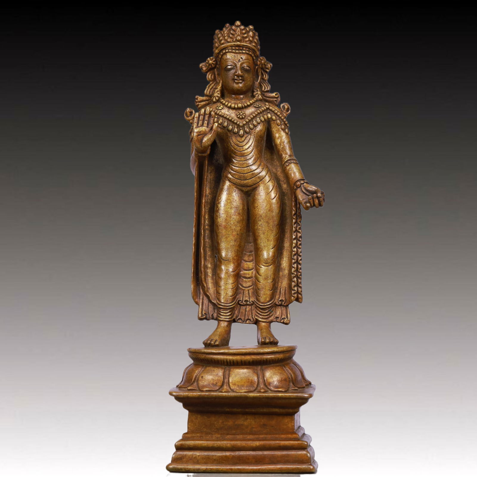A Solemn A Rare Statue of Bodhisattva: A Solemn A Rare Statue of Bodhisattva, Qing Dynasty, China, Size:7x4x8.3in, Weight:700g 铜鎏金菩萨像,中国清代