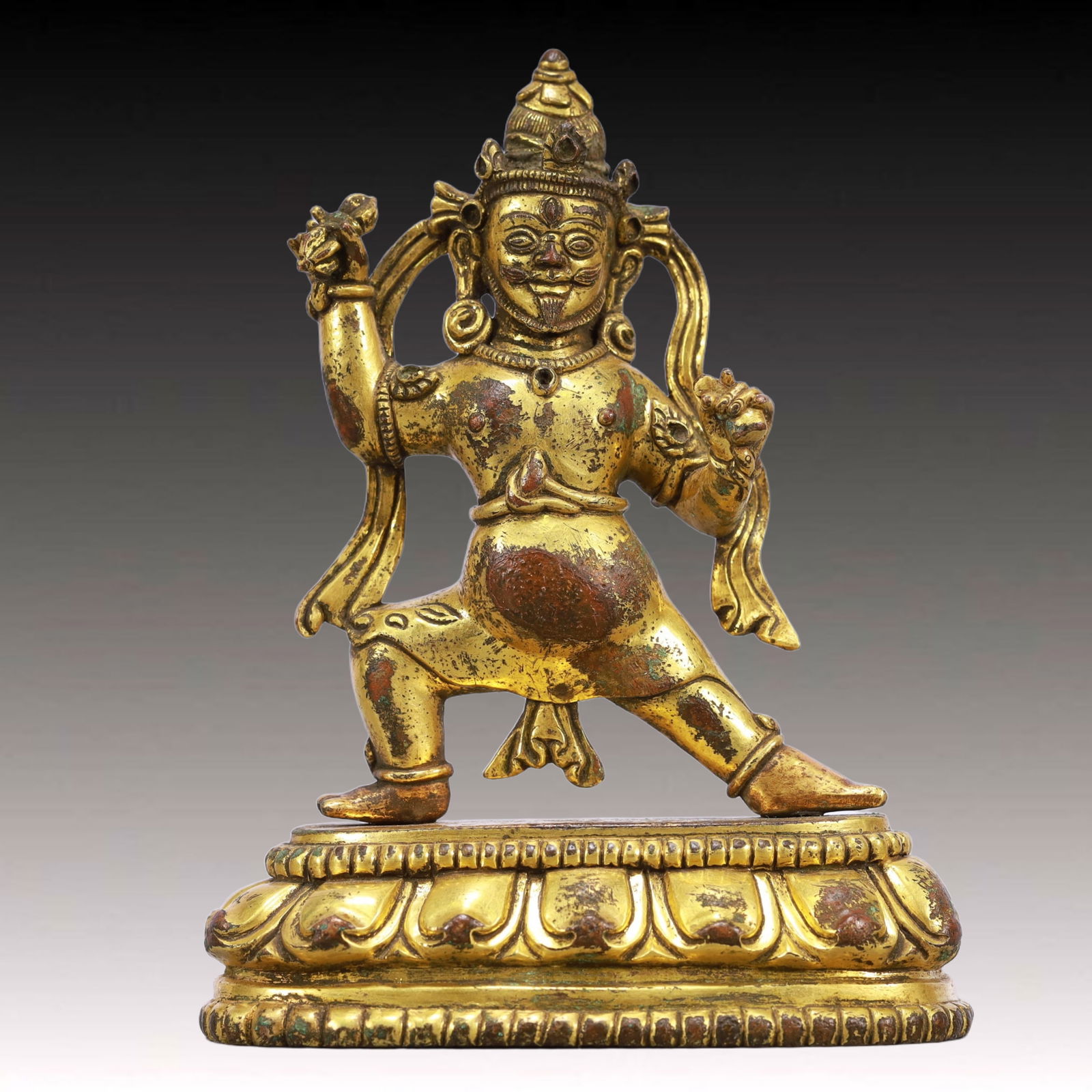 A Solemn Gilt Bronze Statue of Bodhisattva: A Solemn Gilt Bronze Statue of Bodhisattva,Qing Dynasty, China,Size:4.3inx2.2inx5.7in,Weight:700g 铜鎏金菩萨像,中国清代