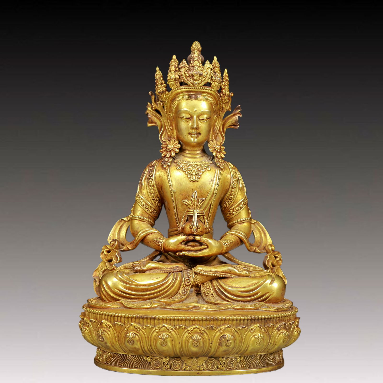 A Solemn Gilt Bronze Statue of Amitayus: A Solemn Gilt Bronze Statue of Amitayus,Ming Dynasty, China,Size:5.5inx4.3inx8.7in,Weight:2600g 铜鎏金无量寿佛像，明代