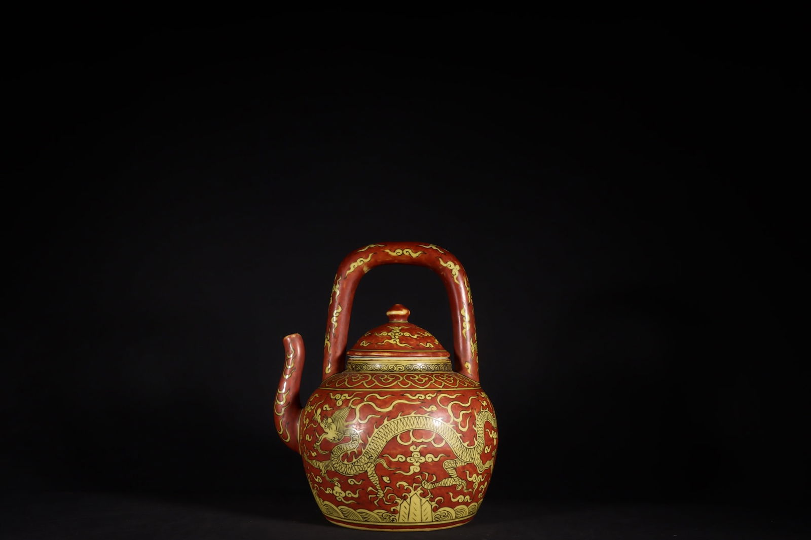An Exquisite Red Ground Yellow Glazed Dragon Pattern Loop-handled Pot - 2