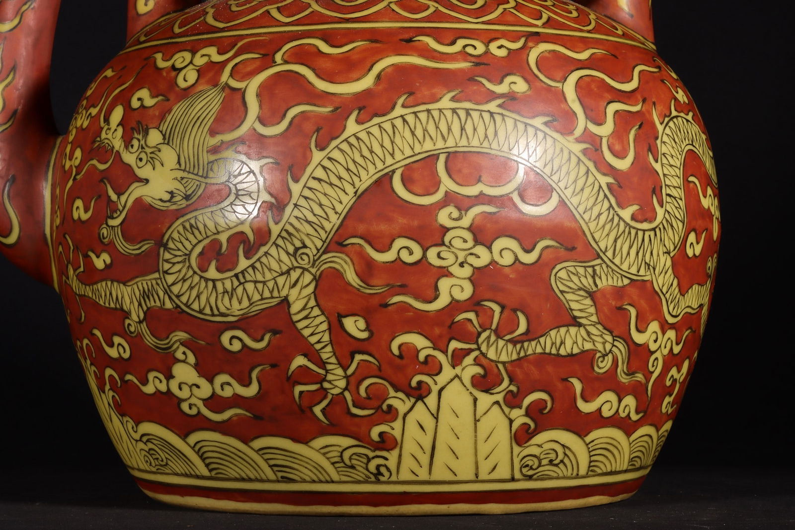 An Exquisite Red Ground Yellow Glazed Dragon Pattern Loop-handled Pot - 4