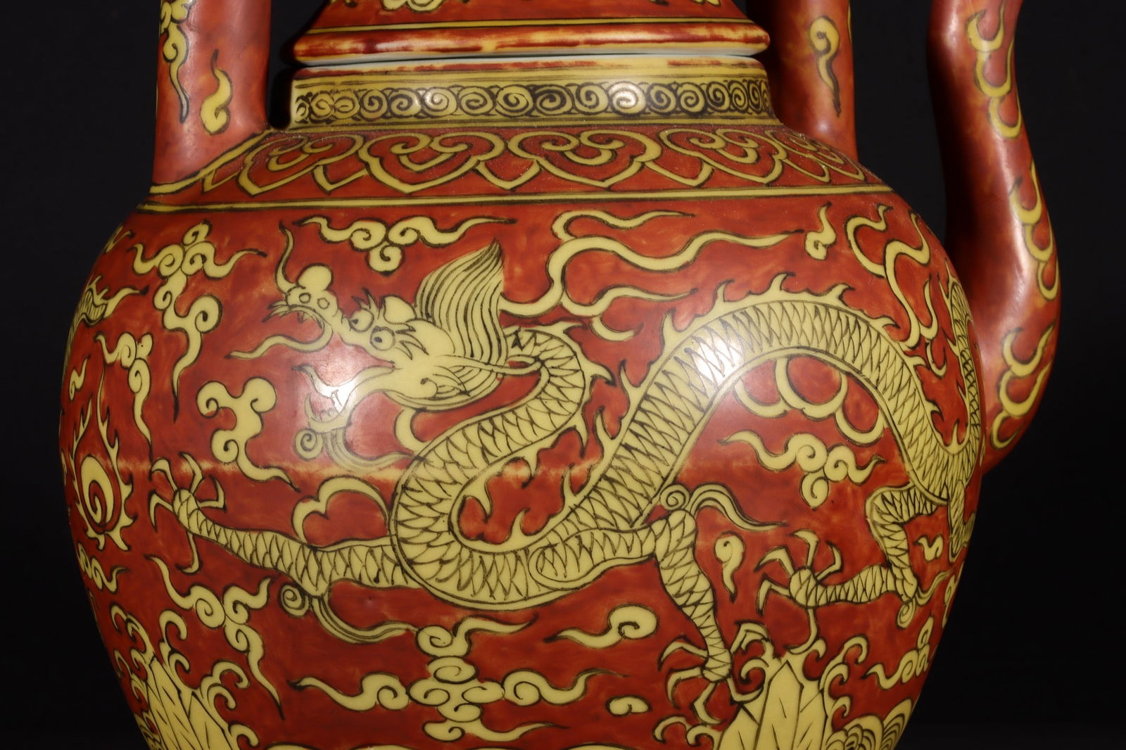 An Exquisite Red Ground Yellow Glazed Dragon Pattern Loop-handled Pot - 6