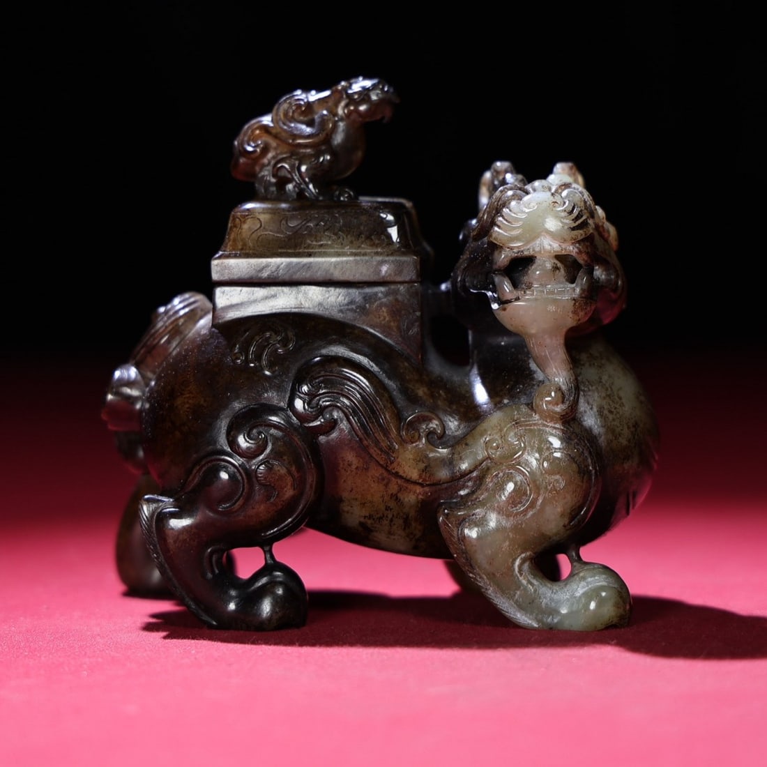 An Exquisite Archaic Jade Auspicious Beast Ornament: An Exquisite Archaic Jade Auspicious Beast Ornament,Ancient Time,China,Size:3.5inx1.9inx3.5in,Weight:356g 高古玉瑞兽摆件,中国远古ą