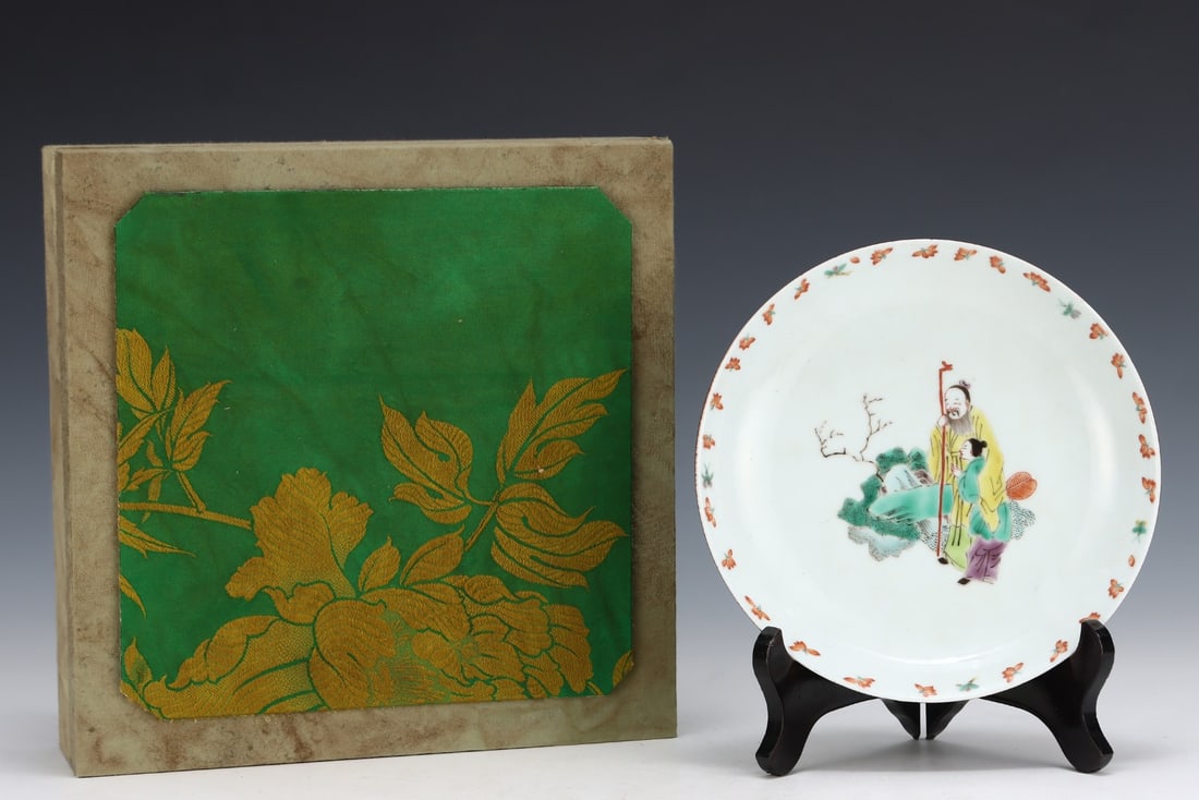 An Exquisite Famille-Rose Character and Story Pattern Plate: An Exquisite Famille-Rose Character and Story Pattern Plate,Qing Dynasty, China,Size:1.4inx7.7in 粉彩人物故事纹盘,中国清代