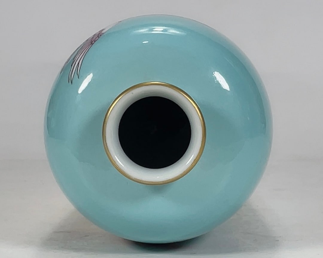 An Exquisite Turquoise Glazed Auspicious Cloud Pattern Vase - 5