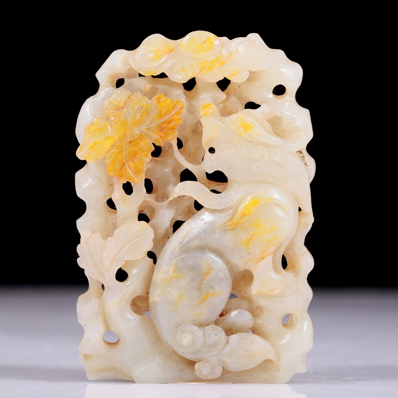 An exquisite white jade lion pattern plate (1 of 4)