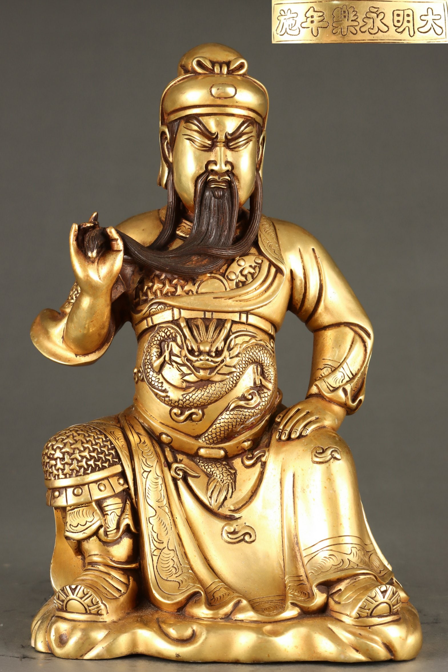 A Rare Gilt Bronze Statue of Guan Yu: A Rare Gilt Bronze Statue of Guan Yu,Ming Dynasty, China, Yongle Six-character Mark,Size:12.6inx7.9in,Weight:7600g 