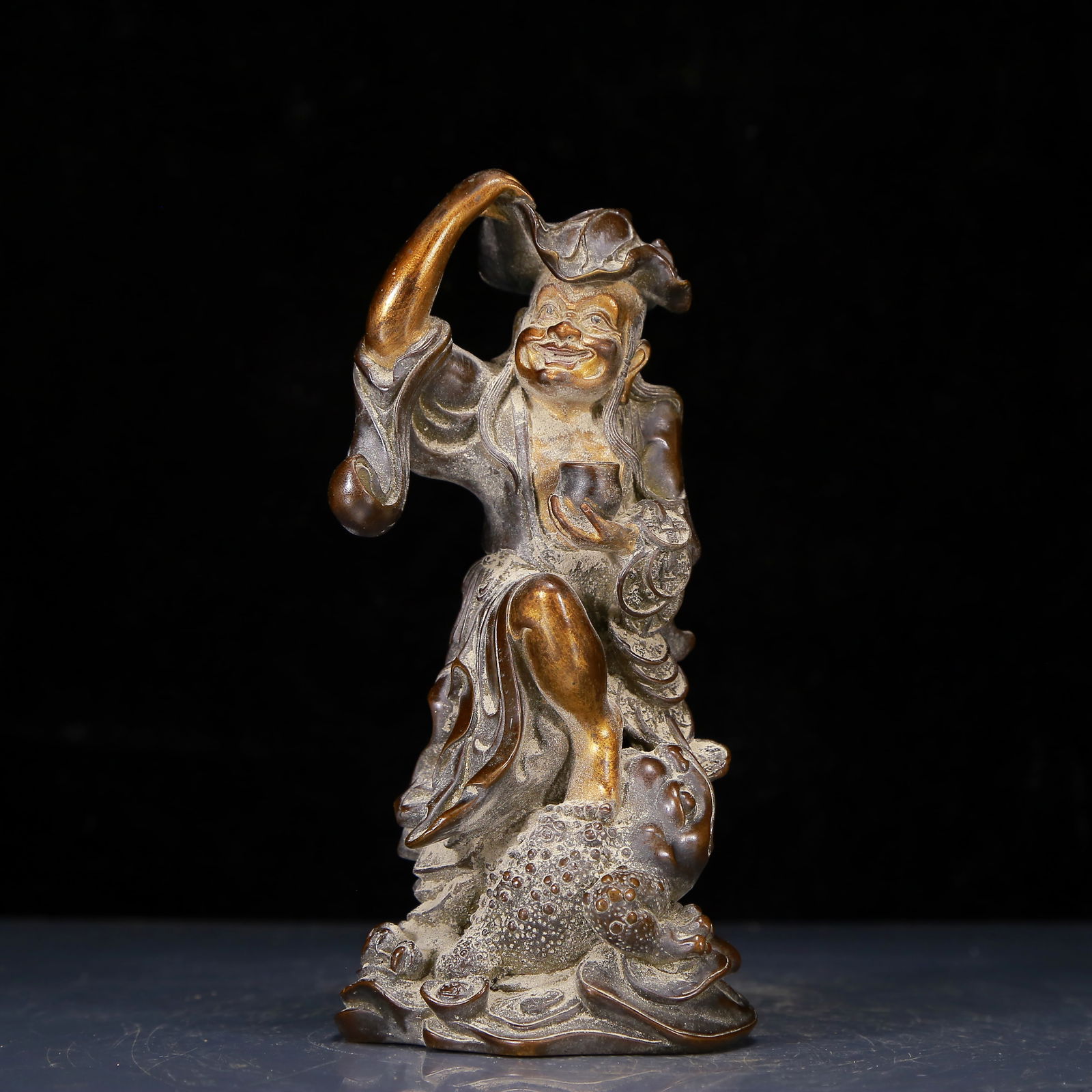 A Solemn Bronze Buddha Statue: A Solemn Bronze Buddha Statue,Qing Dynasty, China,Size:3.9inx3.5inx7.9in,Weight:1325g 铜佛像，清代