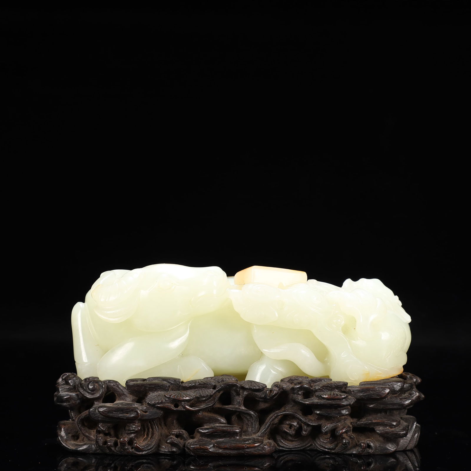 An Exquisite White Jade Buffalo Ornament,With Base: An Exquisite White Jade Buffalo Ornament,With Base,Qing Dynasty, China,Size:5.5inx3inx2in,Weight:1000g 