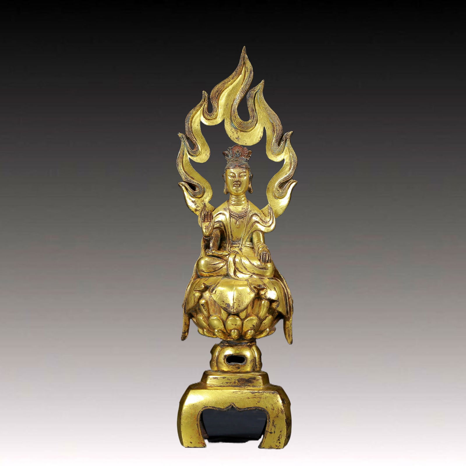 A Solemn Gilt Bronze Statue of Avalokitesvara: A Solemn Gilt Bronze Statue of Avalokitesvara,Ming Dynasty, China,Size: 2.4inx1.6inx9.4in,Weight:625g 铜鎏金观音像，明代
