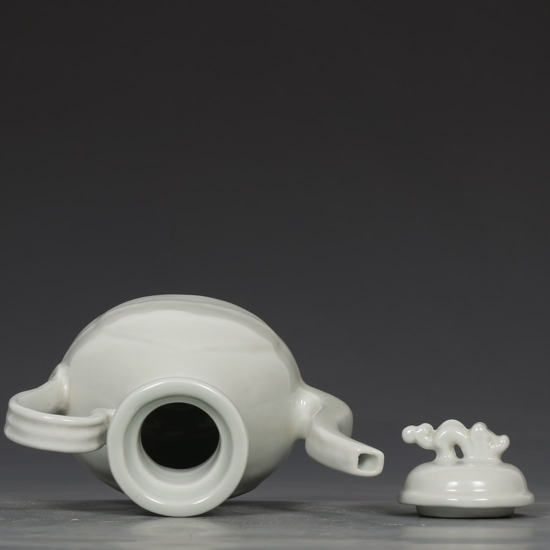 An Exquisite White Glazed Ewer - 8