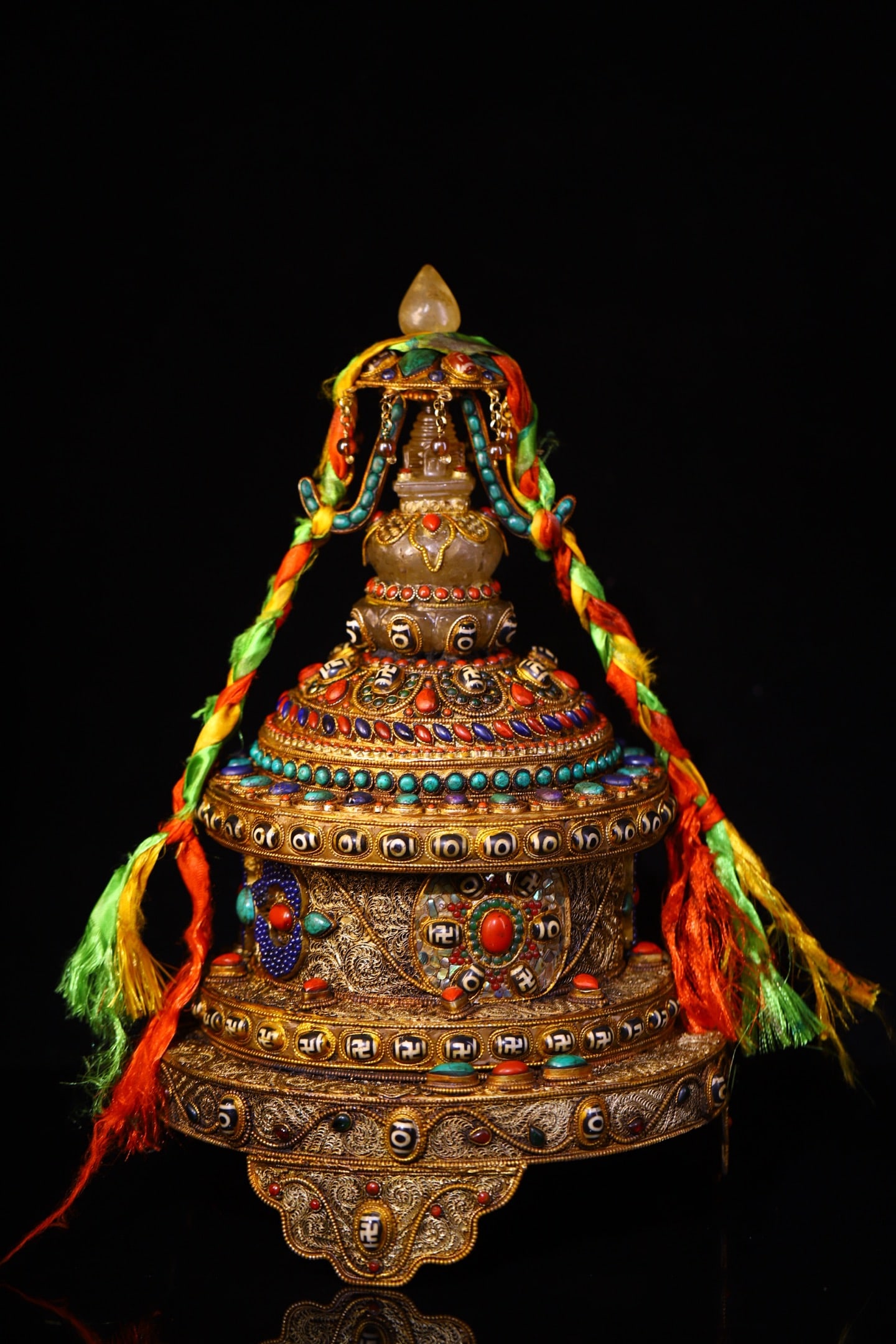 A Rare Crystal Cloisonne Inlaid Dzi Bead and Gems Pagoda: A Rare Crystal Cloisonne Inlaid Dzi Bead and Gems Pagoda,Qing Dynasty,China,Size:15.7inx9.1in,Weight:3208g 水晶掐丝嵌天珠和宝石佛â