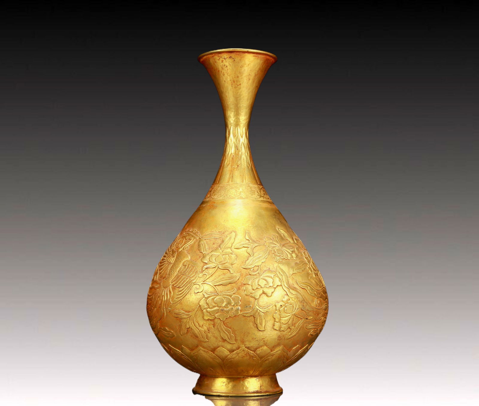 A Fine Gilt Bronze Phoenix and Flower Pattern Vase: A Fine Gilt Bronze Phoenix and Flower Pattern Vase,Qing Dynasty, China,Size:7.1inx14.6in,Weight:2050g 铜鎏金凤穿牡丹纹瓶，清代
