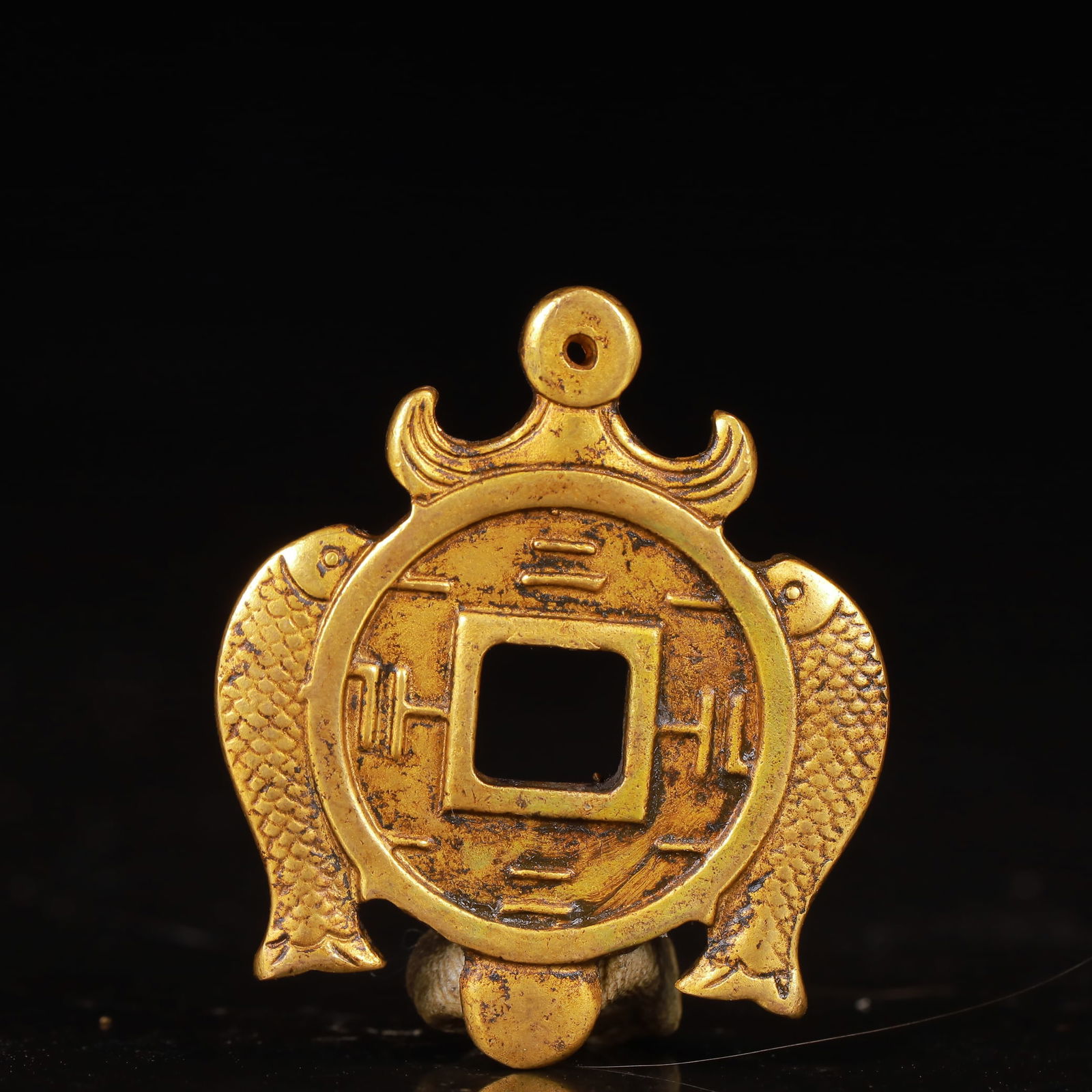 An Exquisite Gilt Bronze Fish Pattern Coin - 2