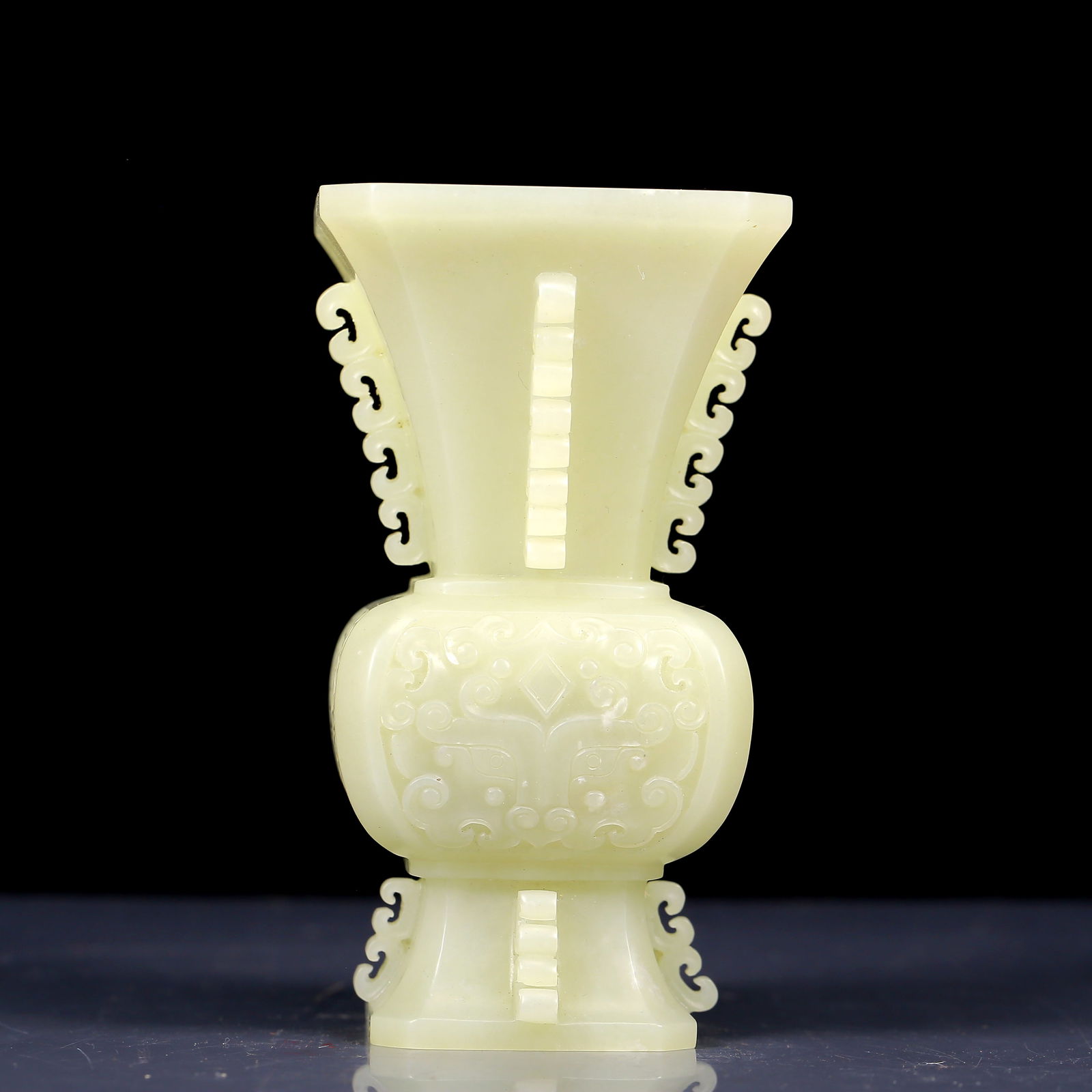 An Exquisite Greenish Jade Beast-Face Pattern Vase: An Exquisite Greenish Jade Beast-Face Pattern Vase,Qing Dynasty, China,Size: 3.1inx5.5in,Weight:595g 青玉兽面纹瓶，清代