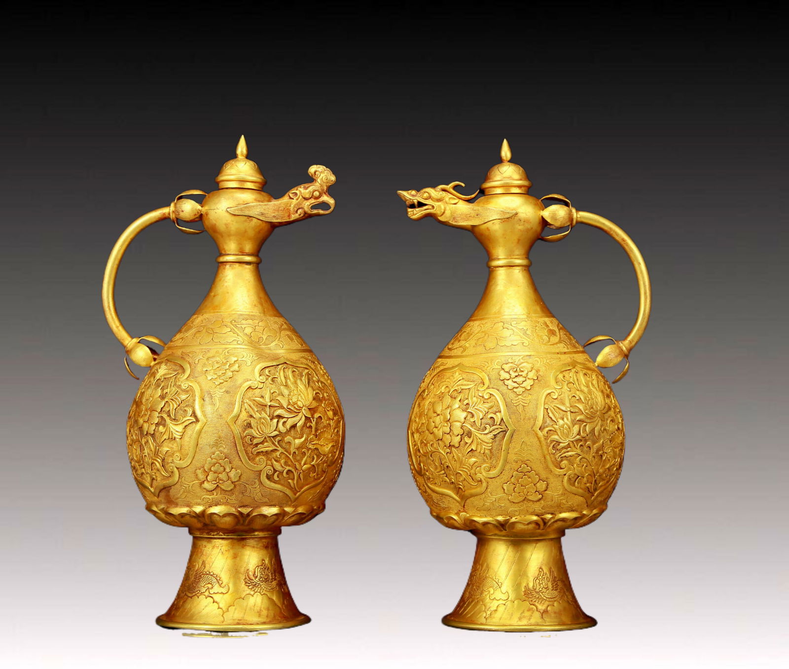A Pair of Fine Gilt Bronze Dragon and Phoenix Pattern Ewer: A Pair of Fine Gilt Bronze Dragon and Phoenix Pattern Ewer,Qing Dynasty, China,Size:5.5inx11.4in,Total Weight:2065g 