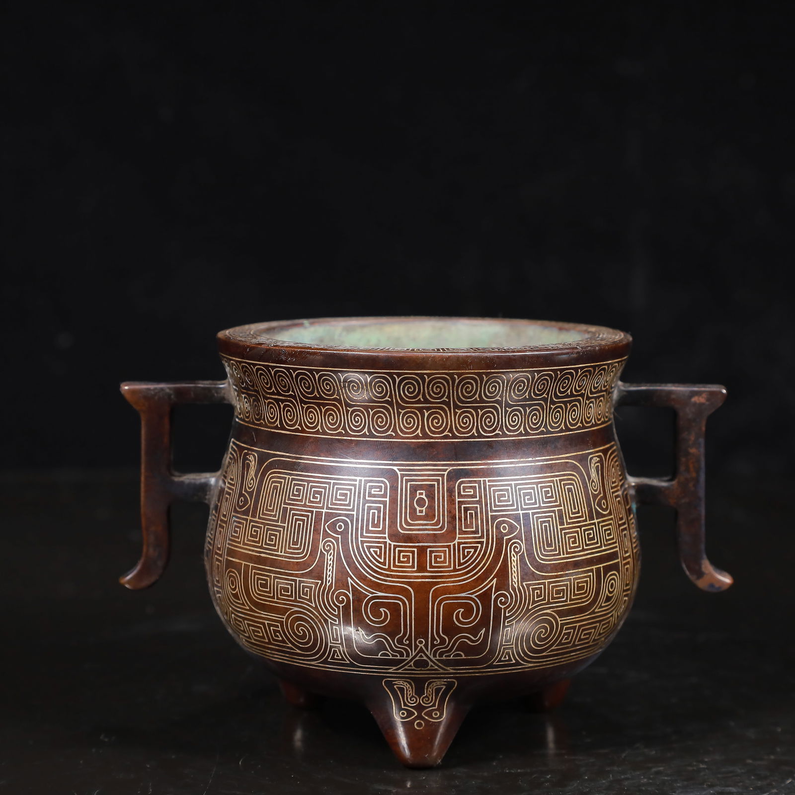 A Rare Bronze Chi-Dragon Pattern Double-Ears and Tripod Censer: A Rare Bronze Chi-Dragon Pattern Double-Ears and Tripod Censer,Ming Dynasty,China,With Mark,Size:5.5inx3.5in,Weight:1150g 