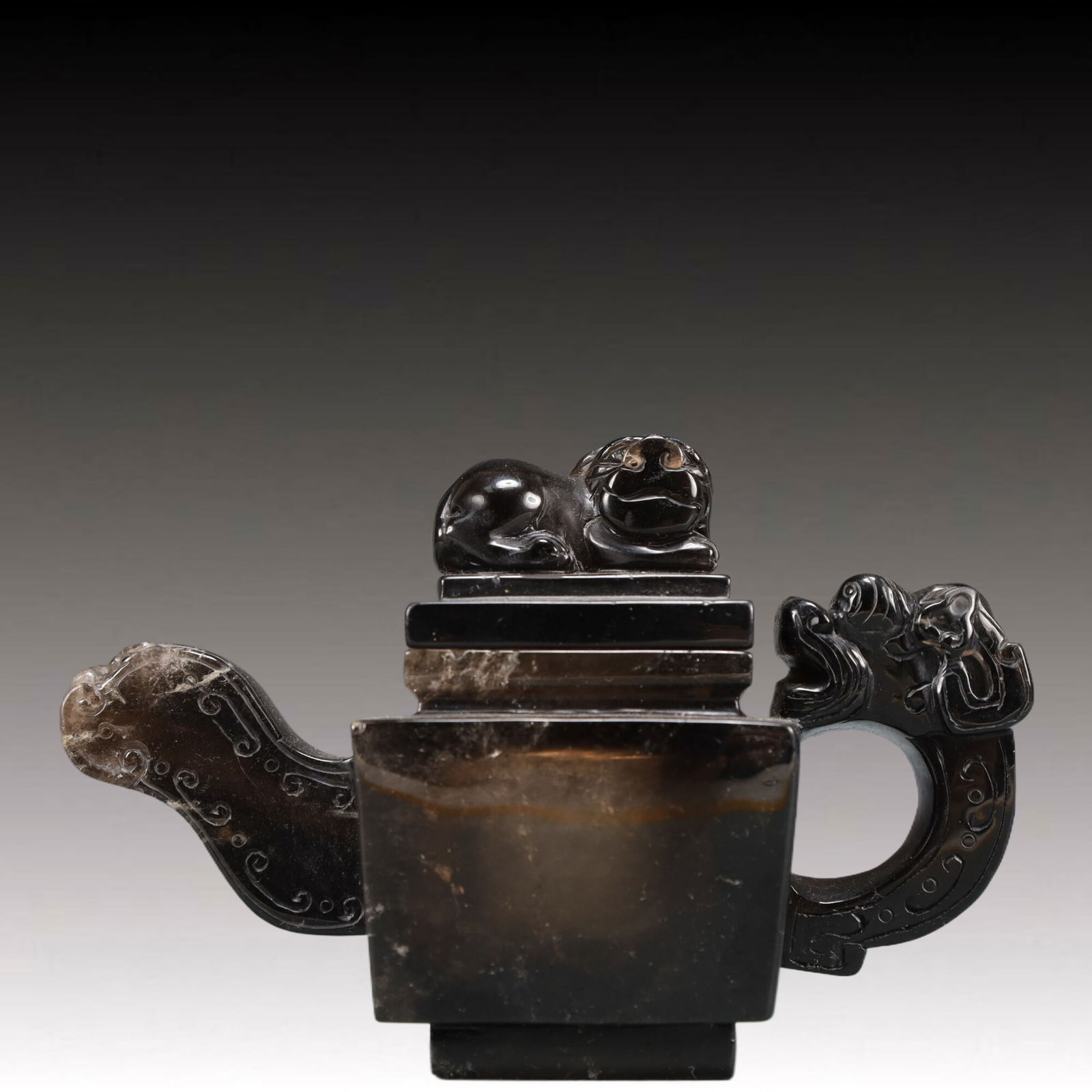 An Exquisite Crystal Dragon's mouth Teapot: An Exquisite Crystal Dragon's mouth Teapot,Qing Dynasty, China,Size:5.5inx2.4inx3.7in Weight:450g 水晶龙嘴茶壶,中国清代