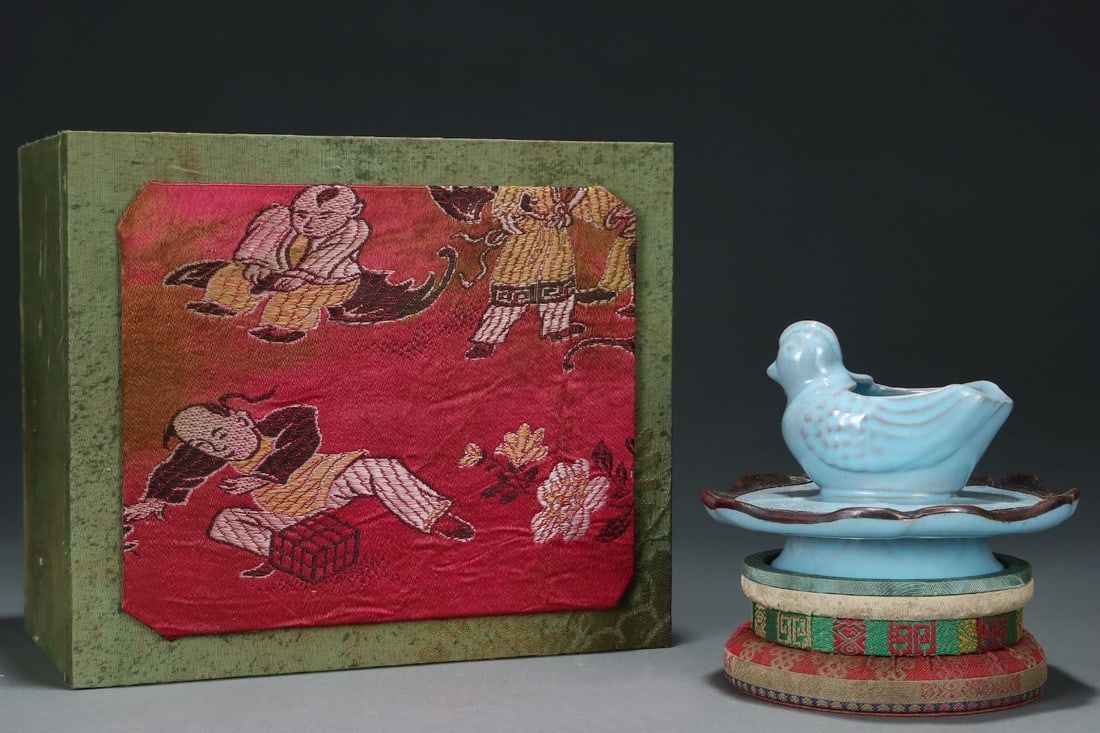 An Exquisite Ru yao Sky Blue Glazed Mandarin Duck Brush Washer: An Exquisite Ru yao Sky Blue Glazed Mandarin Duck Brush Washer,Song Dynasty,China,Size:5.8inx1.7in 