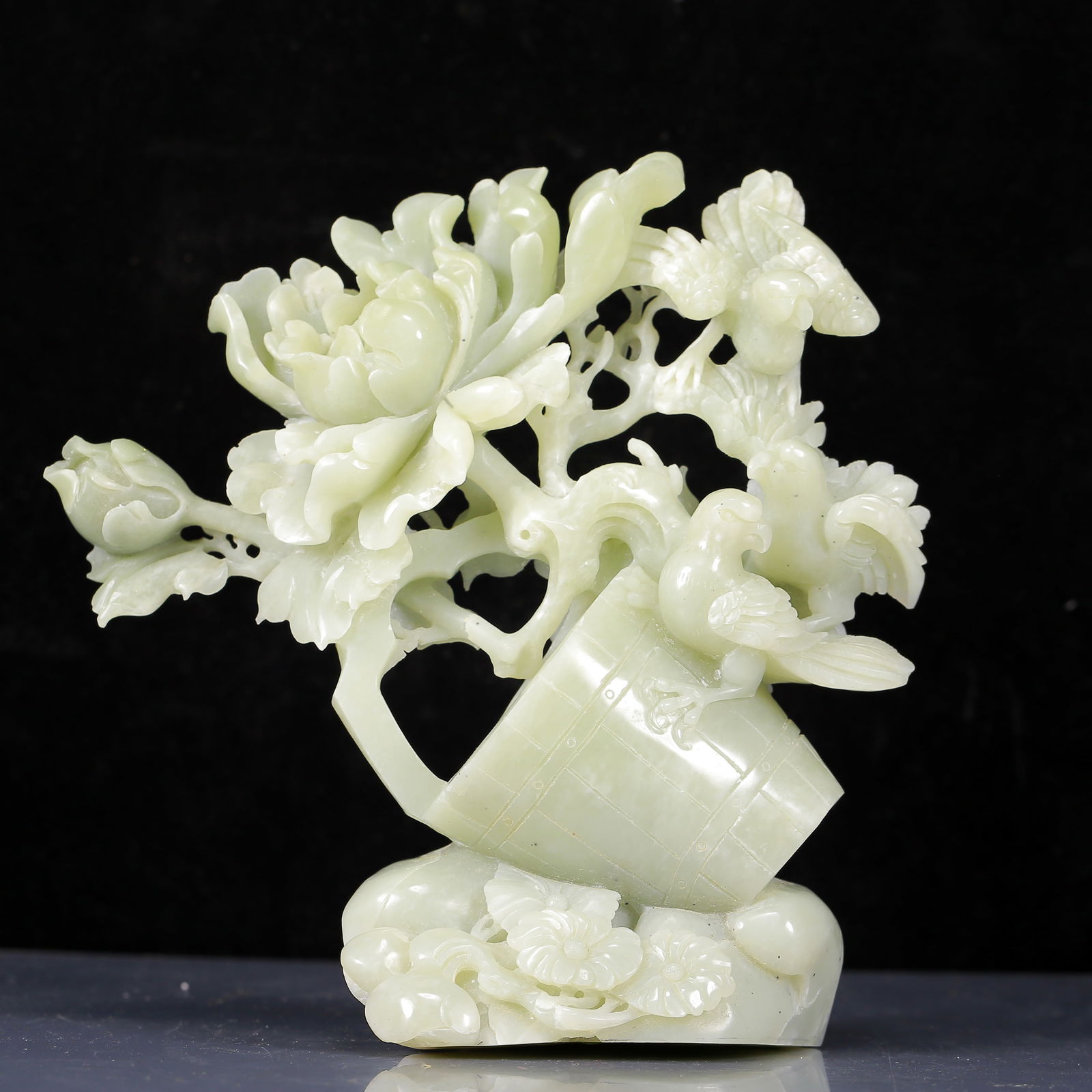 An Exquisite Greenish Jade Flower and Bird Pattern Ornament (1 of 7)