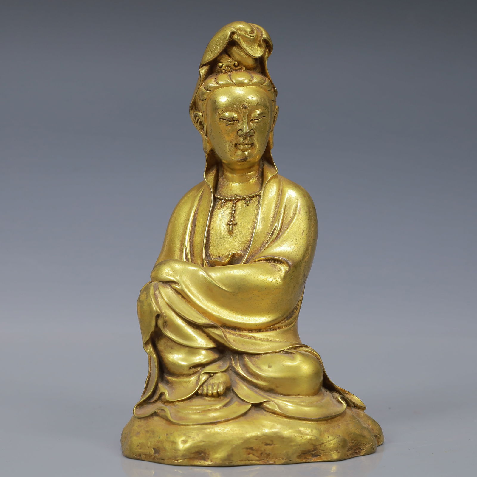 An Exquisite Gilt Bronze Statue of Avalokitesvara (1 of 10)