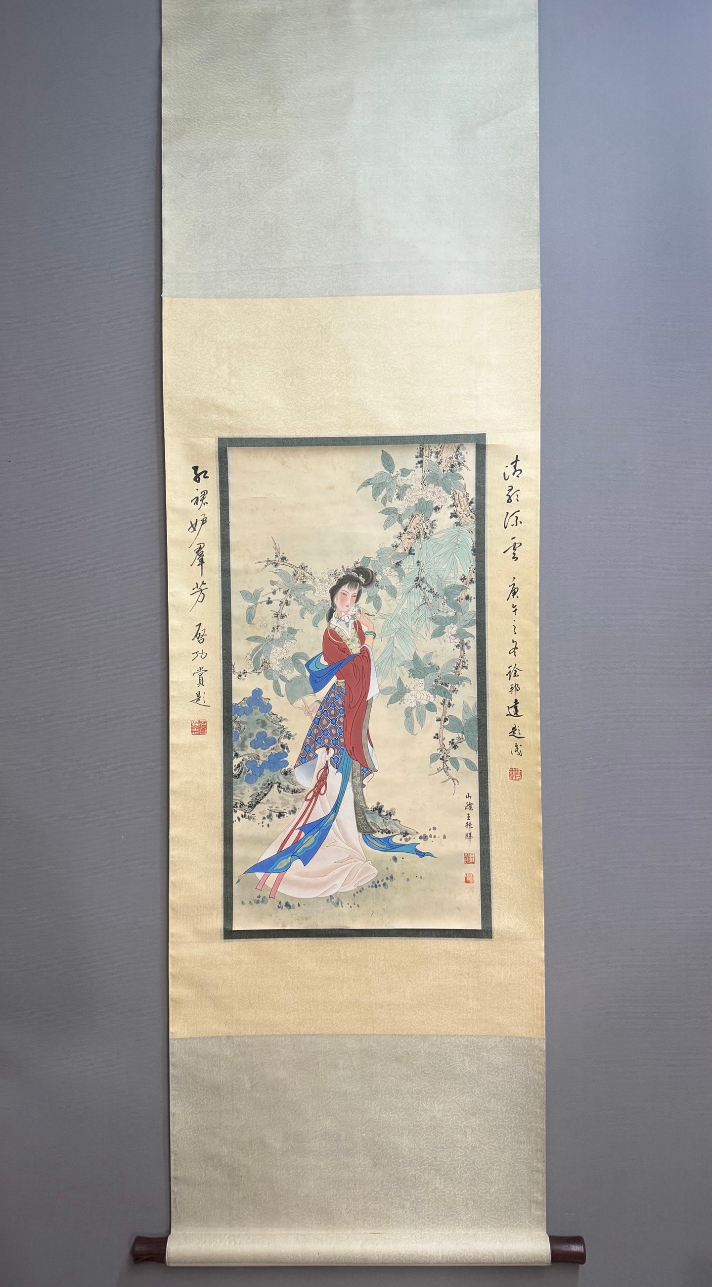 A Chinese Vertical Scroll Ink Painting of Figure on Paper: A Chinese Vertical Scroll Ink Painting of Figure on Paper,Wang Shuhui,Size:27.2inx14.2in 一幅中国水墨人物画立轴,王叔਻