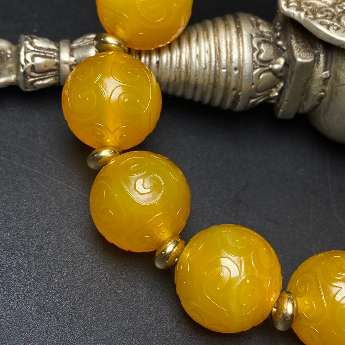 A Precious Agate Bracelets - 8