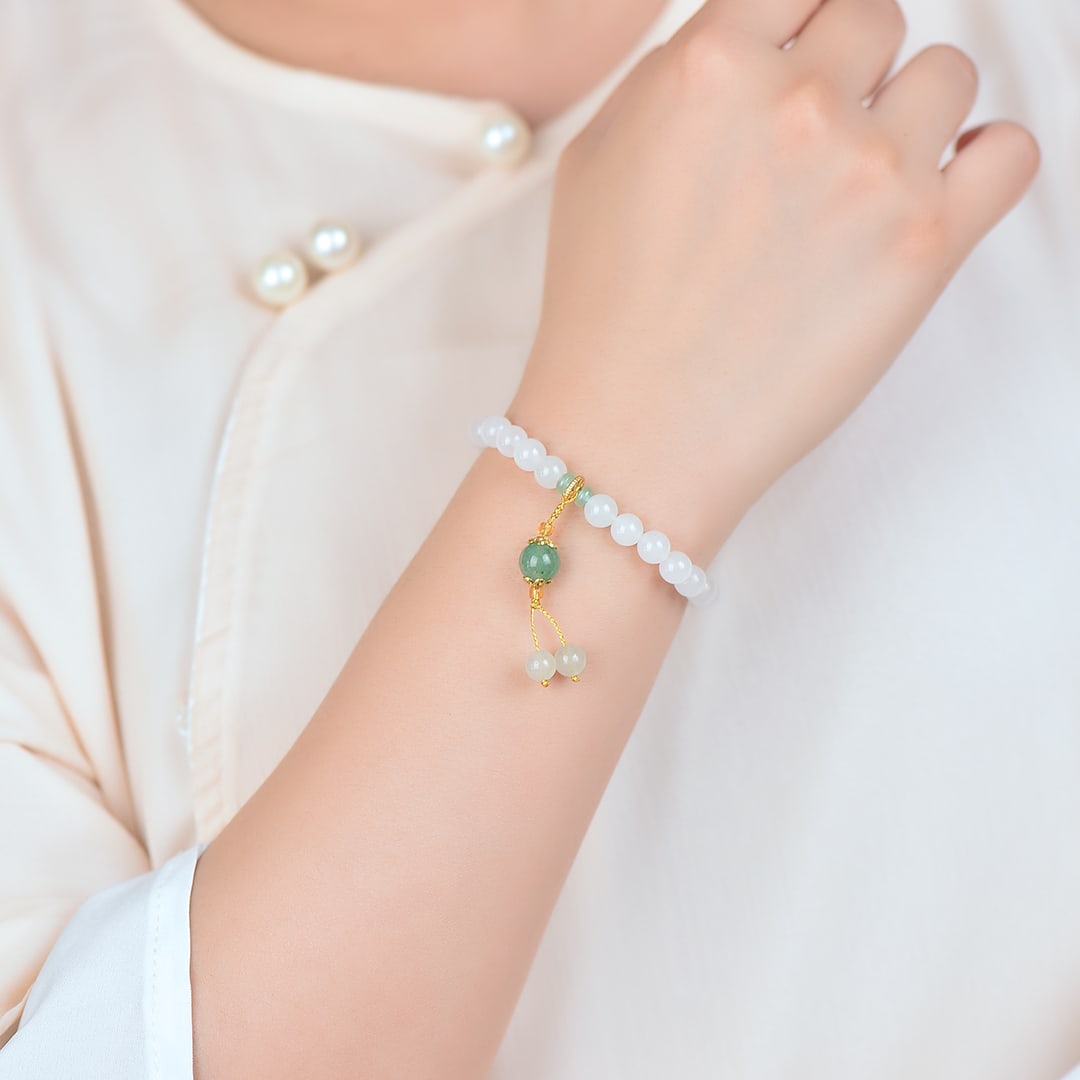 An Exquisite Jadeite Bracelets: An Exquisite Jadeite Bracelets,Size:0.2in 翡翠手串