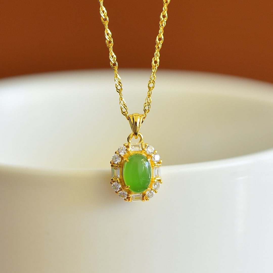 An Exquisite Sterling Silver-Gold Plated Inlaid Jasper Pendant,Inlaid Diamond: An Exquisite Sterling Silver-Gold Plated Inlaid Jasper Pendant,Inlaid Diamond,Size:0.2inx0.3in 纯银镀金镶碧玉项链,嵌钻石