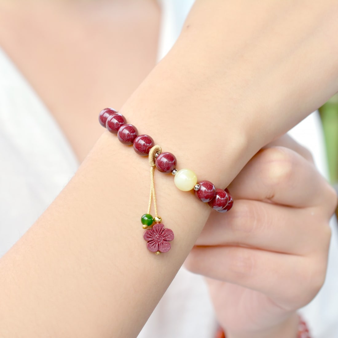 An Exquisite Cinnabar Bracelets: An Exquisite Cinnabar Bracelets,Size:0.3inx0.3in (寓意)吉祥招财喜庆、驱邪避凶 朱砂手串