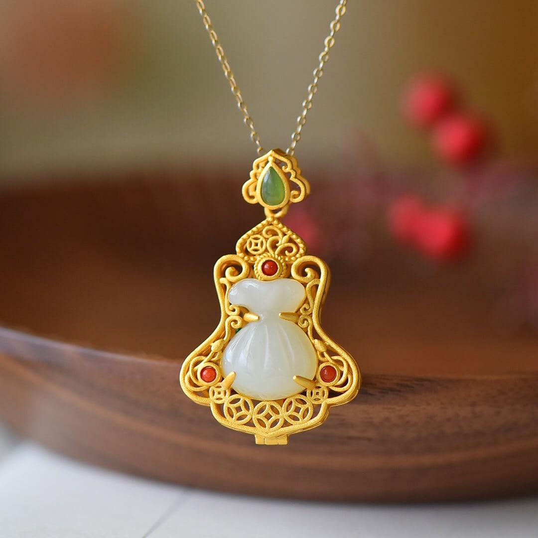 An Exquisite Sterling Silver-Gold Plated Inlaid White Jade Pendant: An Exquisite Sterling Silver-Gold Plated Inlaid White Jade Pendant,Size:0.5inx0.6in 纯银镀金镶白玉吊坠