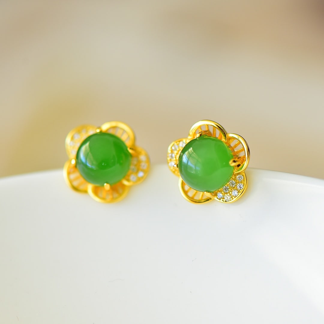 A Pair of Exquisite Sterling Silver-Gold Plated Inlaid Jasper Earrings: A Pair of Exquisite Sterling Silver-Gold Plated Inlaid Jasper Earrings,Size:0.3inx0.3in 一对纯银镀金镶碧玉耳环