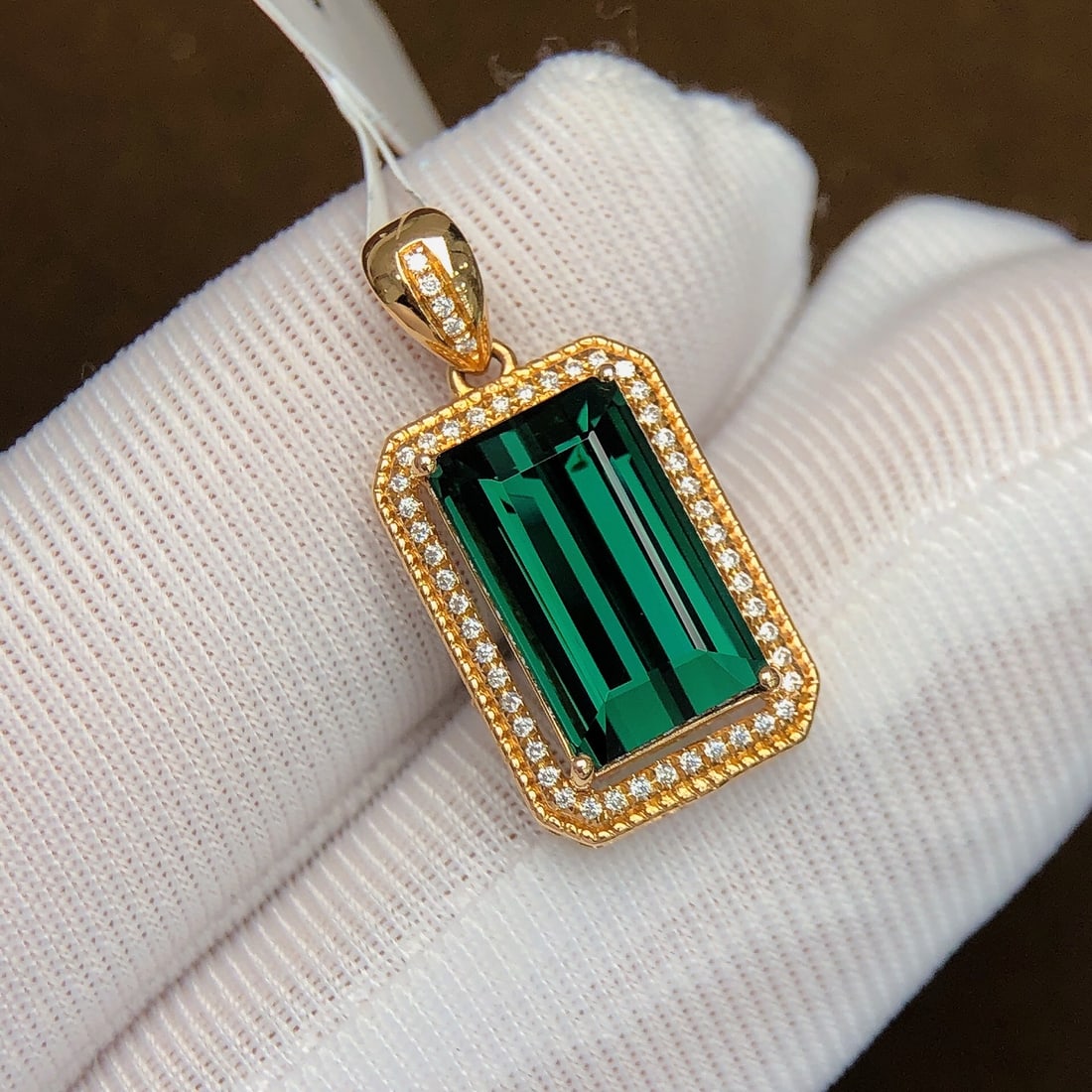 5.3Ctw Natural Tourmaline Necklace: 5.3Ctw Natural Tourmaline Necklace,Size:0.5inx0.3in 5.3Ctw天然碧玺项链