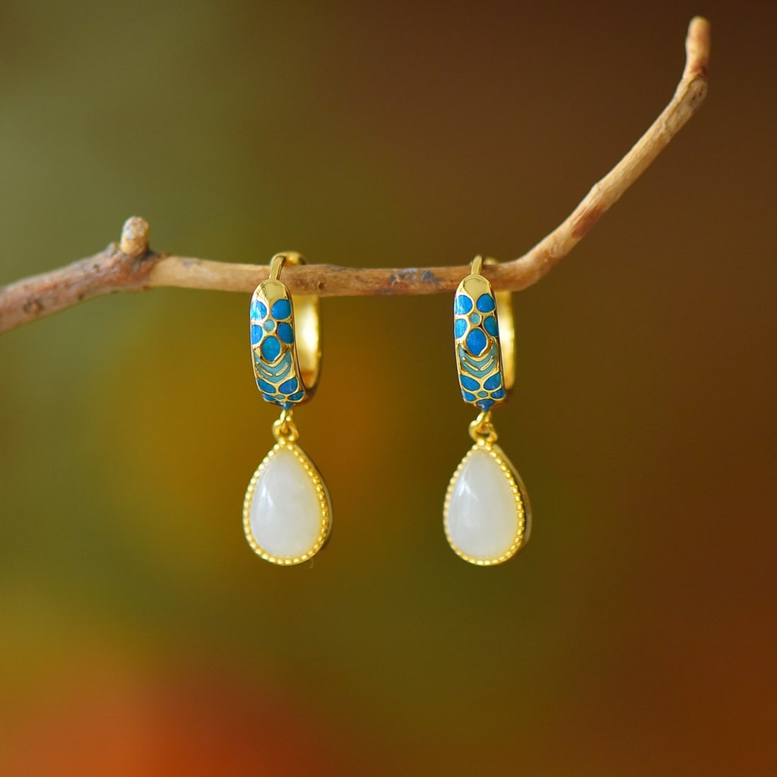 A Pair of Exquisite Sterling Silver Inlaid White Jade Earrings: A Pair of Exquisite Sterling Silver Inlaid White Jade Earrings,Size:0.2inx0.4in 一对纯银镶白玉耳环