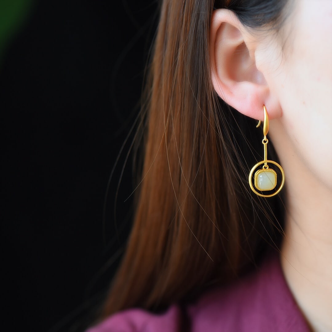 A Pair of Exquisite Sterling Silver-Gold Plated Inlaid White Jade Earrings: A Pair of Exquisite Sterling Silver-Gold Plated Inlaid White Jade Earrings,Size:0.3inx0.3in 一对纯银镀金镶白玉耳环