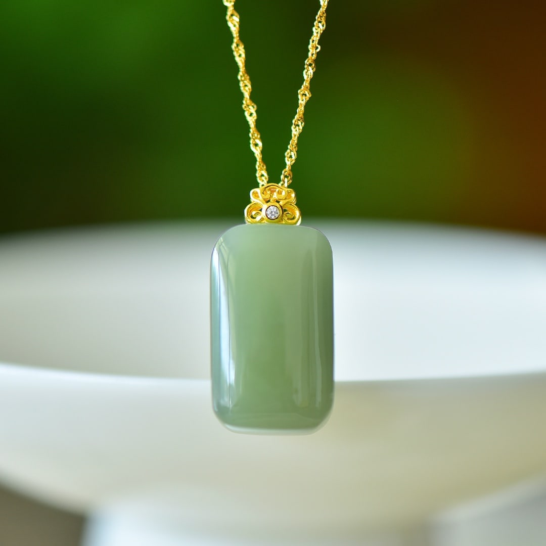 An Exquisite Sterling Silver-Gold Plated Inlaid Greenish Jade Necklace: An Exquisite Sterling Silver-Gold Plated Inlaid Greenish Jade Necklace,Size:0.6inx1in 纯银镀金镶青玉项链
