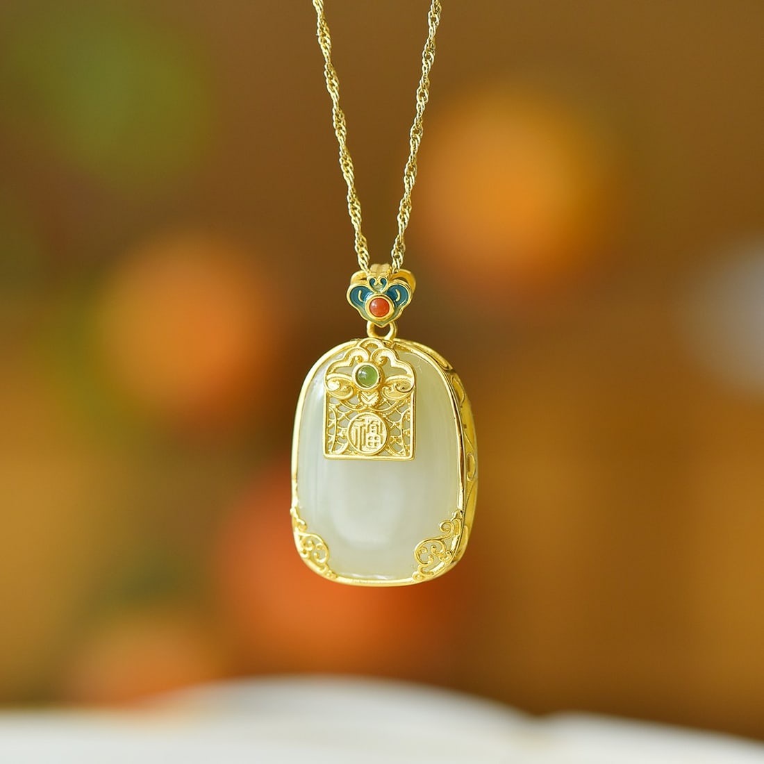 An Exquisite Sterling Silver-Gold Plated Inlaid White Jade Pendant: An Exquisite Sterling Silver-Gold Plated Inlaid White Jade Pendant,Size:0.7inx1in 纯银镀金镶白玉吊坠