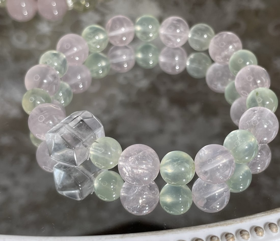 An Exquisite Crystal Bracelet - 2