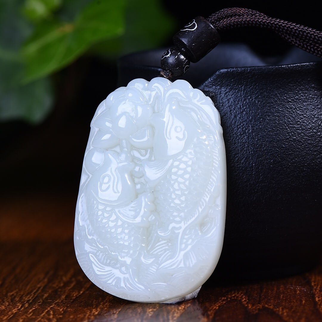 An Exquisite White Jade Fish Pattern Pendant - 2