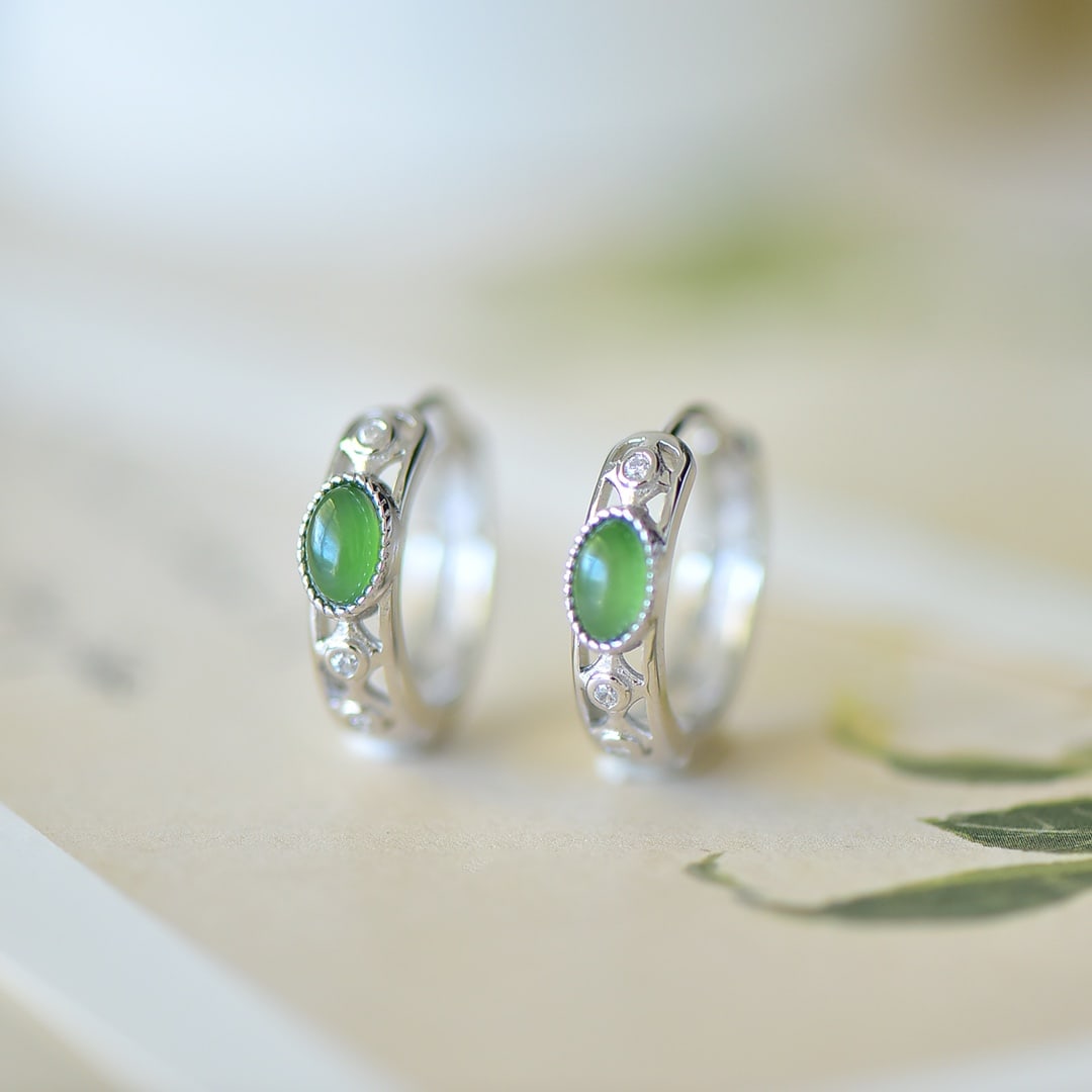 A Pair of Exquisite Sterling Silver Inlaid Jasper Earrings,Inlaid Diamond: A Pair of Exquisite Sterling Silver Inlaid Jasper Earrings,Inlaid Diamond,Size:0.2inx0.1in 一对纯银镶碧玉耳环,嵌钻石