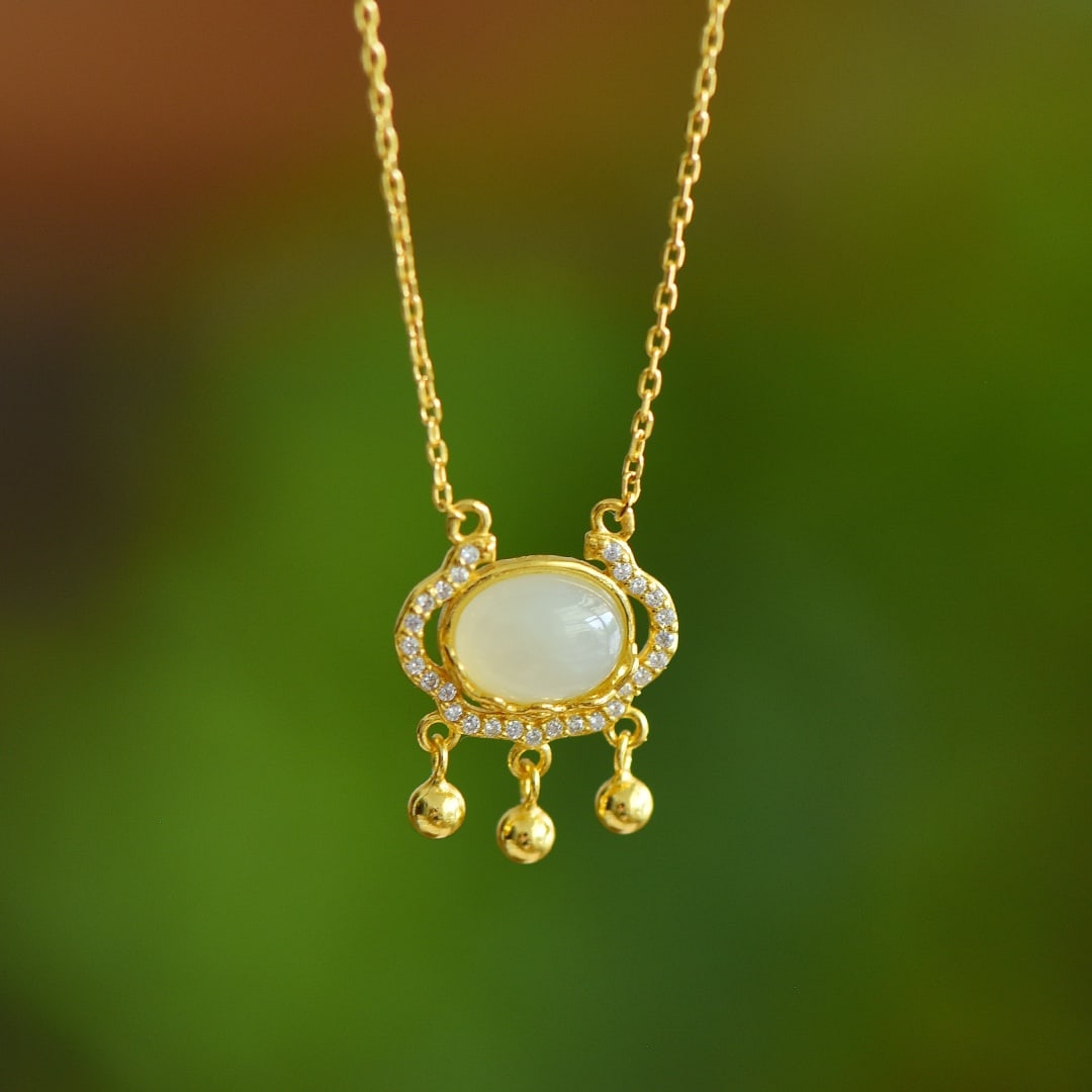 An Exquisite Sterling Silver-Gold Plated Inlaid White Jade Pendant: An Exquisite Sterling Silver-Gold Plated Inlaid White Jade Pendant, 纯银镀金镶白玉吊坠