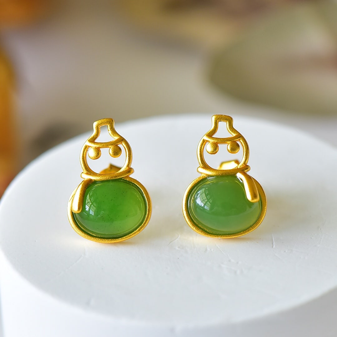 A Pair of Exquisite Sterling Silver-Gold Plated Inlaid Jasper Earrings: A Pair of Exquisite Sterling Silver-Gold Plated Inlaid Jasper Earrings 一对纯银镀金镶碧玉耳环