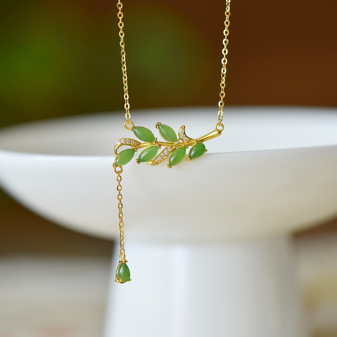 An Exquisite Sterling Silver-Gold Plated Inlaid Jasper Pendant,Inlaid Diamond: An Exquisite Sterling Silver-Gold Plated Inlaid Jasper Pendant,Inlaid Diamond,Size:0.1inx0.2in 纯银镀金镶碧玉项链,嵌钻石